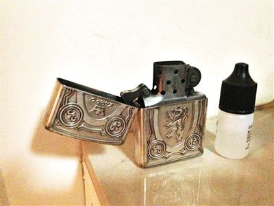 ӛ���]�ĵ�ȼ�ʹ��C��Сƿ�C����